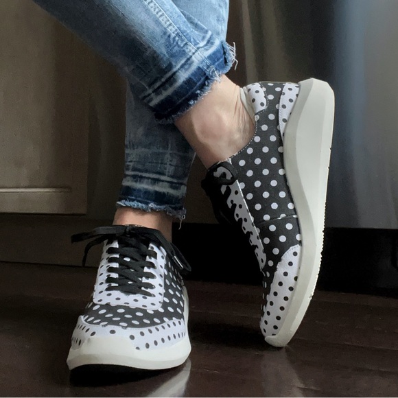 NWOT - Kenneth Cole Mello Lace Up Sneakers - Picture 4 of 11